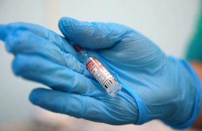 Прямая телефонная линия о вакцинации против COVID-19 прошла в Правительстве региона