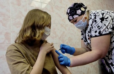 В Новосибирской области против коронавируса начали вакцинировать детей