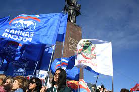 Молодогвардейцы приняли участие в митинге-концерте в поддержку проведения референдума