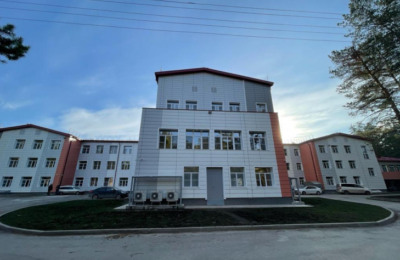 Школу и больницу в Сузунском районе по областным программам введут в эксплуатацию до конца года 