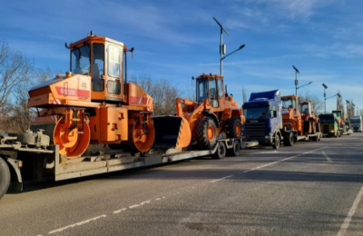 Дорожную технику из Новосибирска привезли для ремонта разрушенных дорог под Луганском