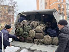 Добровольцы из элитного отряда «Вега» получили спальные мешки в дар от сотрудников госструктур