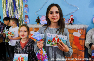 2430 подарочных наборов получили дети Беловодского района от Губернатора Новосибирской области Андрея Травникова