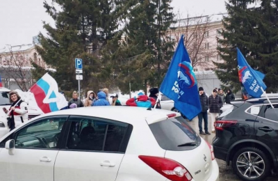 «Своих не бросаем»: в Новосибирске прошёл автопробег в поддержку СВО.