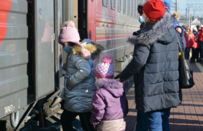 Почти половина переселенцев из ЛНР и ДНР нашли работу в Сибири