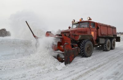 Больше половины дорог регионального значения Новосибирской области уже очистили от снега и льда для защиты от паводков