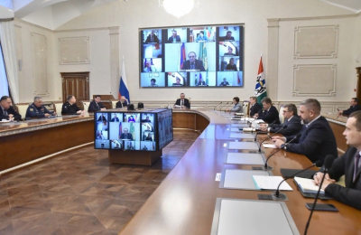 Губернатор Андрей Травников поручил главам муниципальных районов оперативно задействовать областные ресурсы в случае аварий на коммунальных сетях