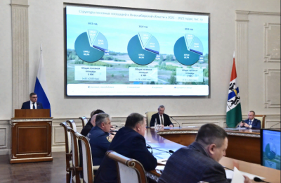 Губернатор Андрей Травников поблагодарил аграриев региона за усилия в борьбе за достойный урожай