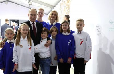 Президент Владимир Путин посетил выставку «Россия» на ВДНХ