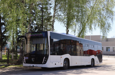 Новый автобус радует жителей Сузуна