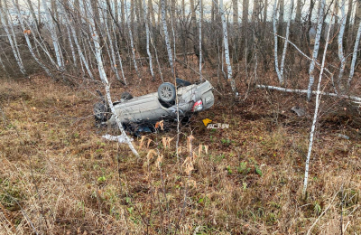 Автомобиль съехал в кювет и перевернулся