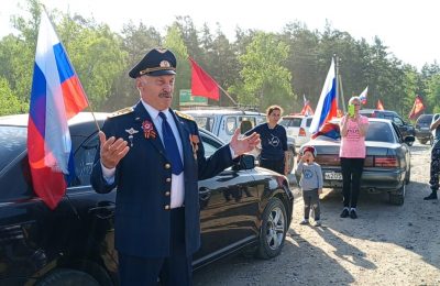 В Лесниковском День Победы отметили автопробегом