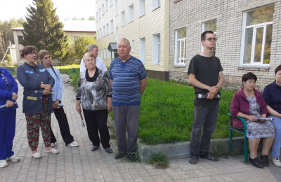 В пятницу Главы района Вячеслава Горшкова встретился с жителями улицы Сельской