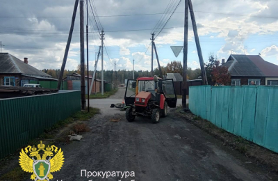 В посёлке под Новосибирском двое подростков пострадали в ДТП с трактором