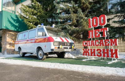 К столетию новосибирской скорой помощи в городе появился автомобиль-памятник