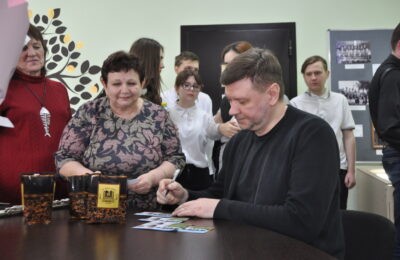 Течёт через сердца