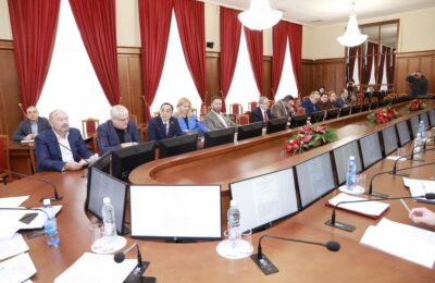 В тесном взаимодействии