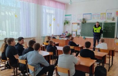 Безопасные каникулы: инспекторы ГАИ напомнили школьникам о правилах дорожного движения