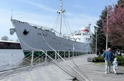 Потрогать Балтийское море