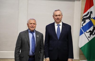 Поздравляем депутата с наградой!