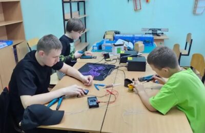 Первое занятие по спутникостроению прошло для сузунских детей